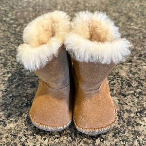 Baby Ugg Boots Tan Moccasins Fur Lined Rubber Soles Size 0/1 EUC Velcro Uggs